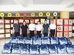 公司走访慰问玉龙湖小学